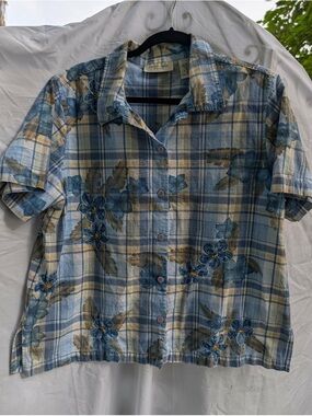 Light Blue Plaid Floral Short-Sleeve Button-Up Blouse